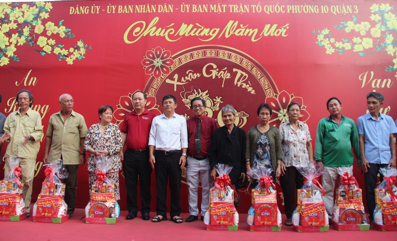 Trao niềm vui Xuân